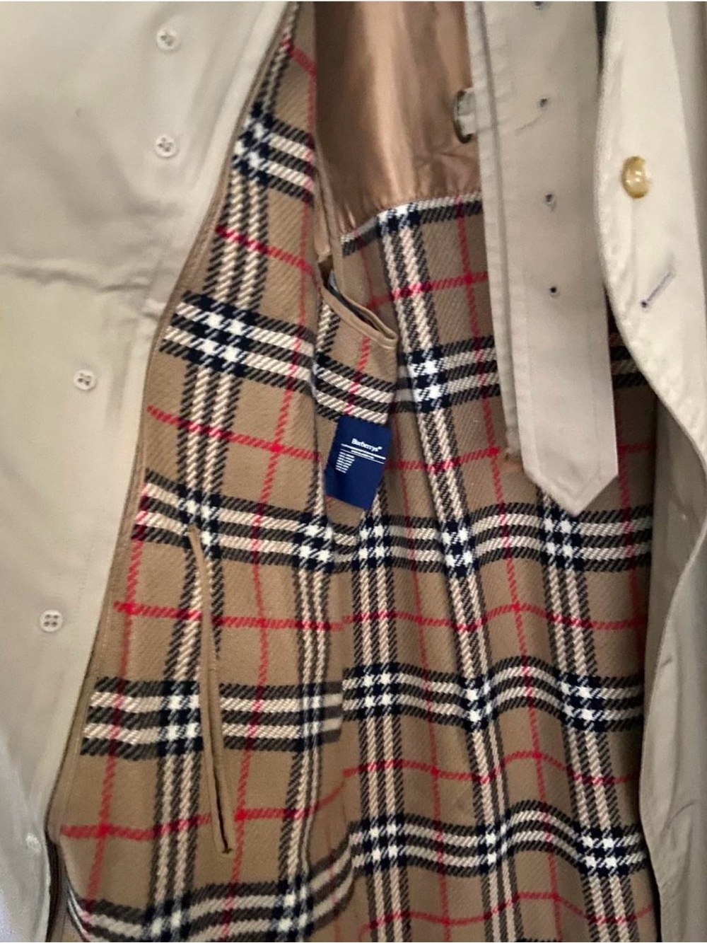 Burberry Beige Trench Coat with Classic Nova Check Lining - Picture 3 of 7